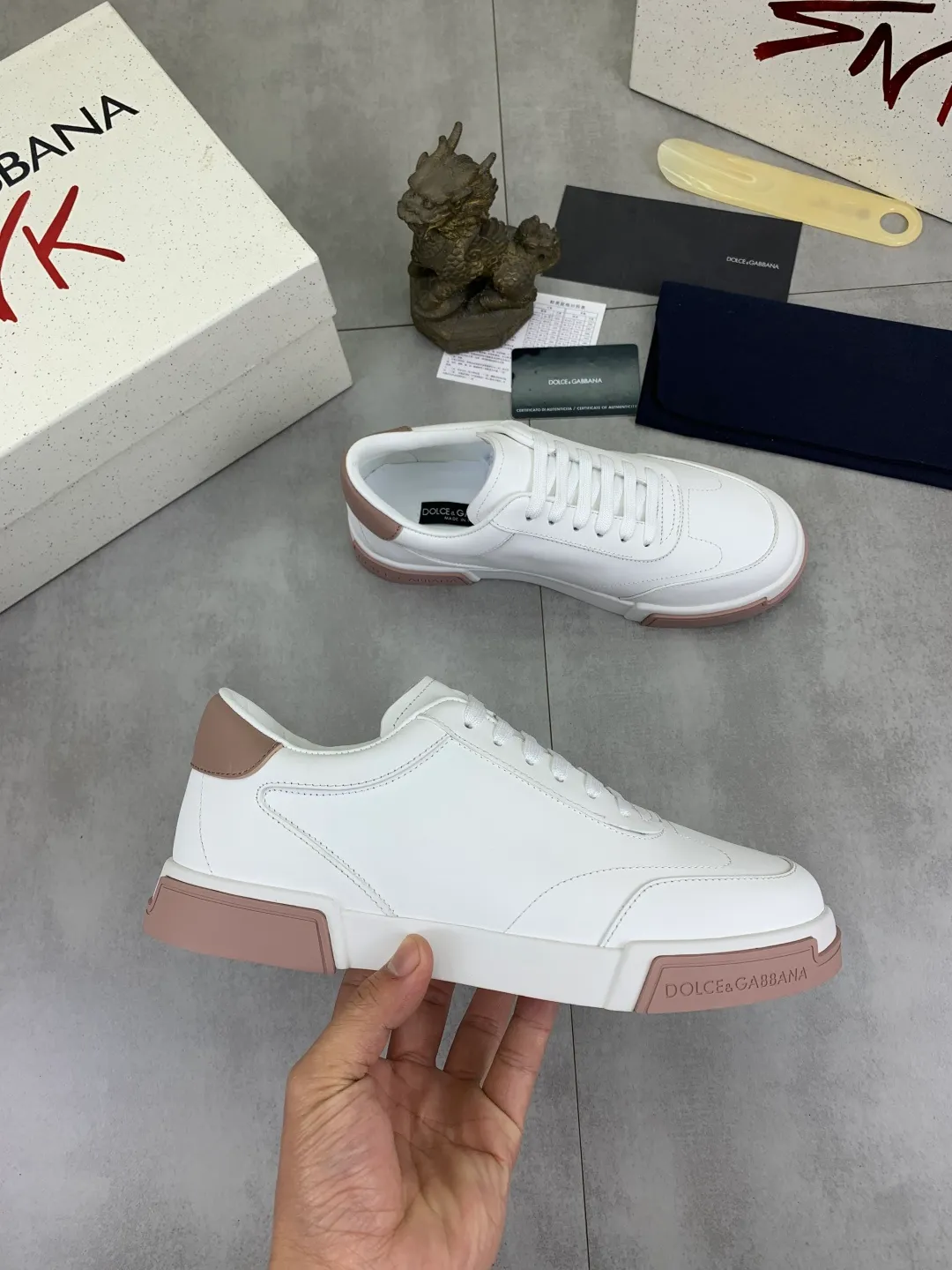 Men's shoes 💰P520 new model (DG-Dolce & Gabbana) latest popular 🔥🔥casual shoes, with brand signature details on the tongue, imported first-layer pebbled cowhide fabric, fashionable and versatile, can add luster to various looks. Create an exquisite design with unique dynamic vitality and modern atmosphere, showing modern elegance. Size: 38-44 (45 46 customized) Color: 4️⃣ colors available